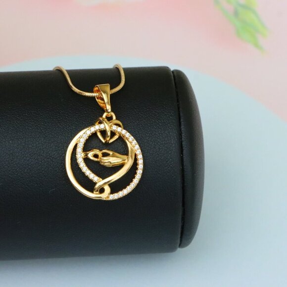 "Graceful Hand & Heart Rose Gold Pendant – Sparkling Circle Design, XPPT1554 - Picture 13 of 13